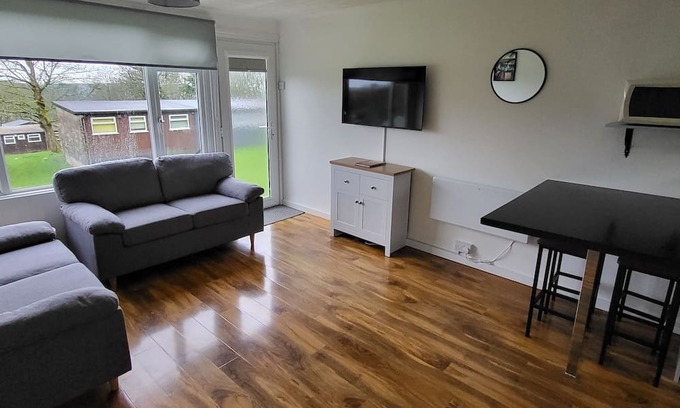 Kilkhampton Cabin | Bright and spacious 2 bedroom holiday lodge. Free wi-fi and pet friendly!