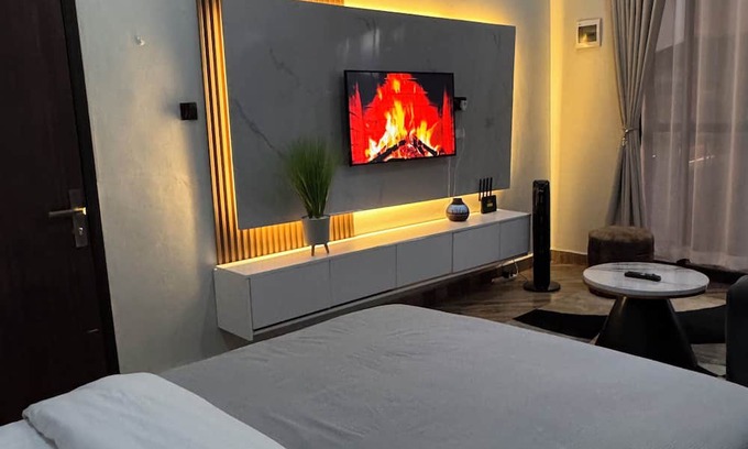 Kampala Apartment | Cozy 1-bedroom Studio apartment in charming Kampala with WiFi, AC and Netflix