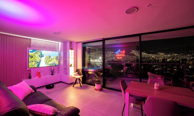 Laureles - Estadio Apartment | 3-bedroom apartment with view, jacuzzi and AC, Laureles, Medellín.