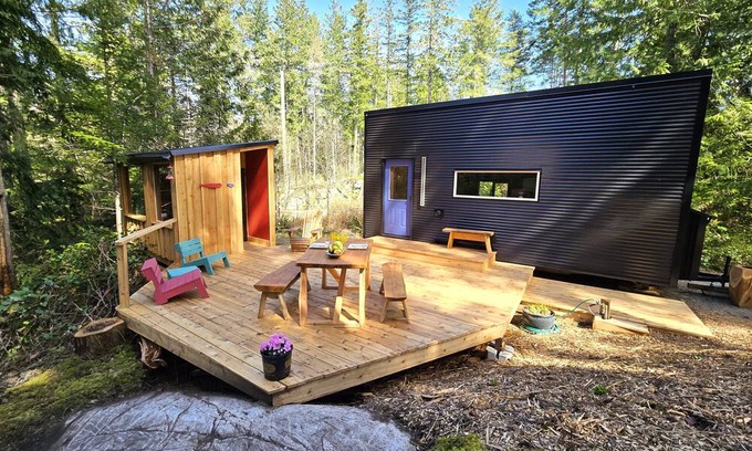 Lund House | (NEW) Designer Tiny Home Nestled in Tranquil Forest- Nature Lover's Paradise