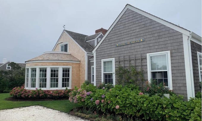 Nantucket House | Luxurious 7-bedroom house with stunning views and infinity pool