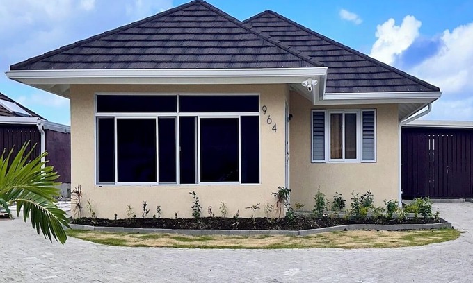 Bamboo Villa | 3-bedroom villa in awesome Richmond Estate with AC, WiFi