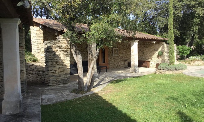 Gordes Other | Charming farmhouse in the garrigue at Gordes.