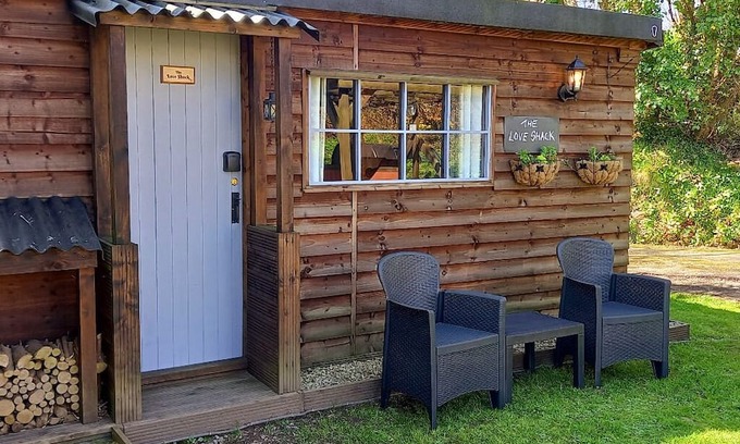 Mabe Cabin | The Love Shack with Old Smokey the Barbeque