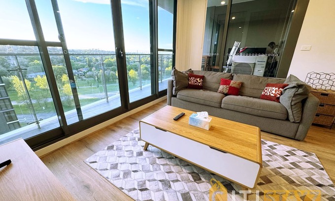 Phillip Apartment | Pretty in Phillip - 2bd 2bth Apt