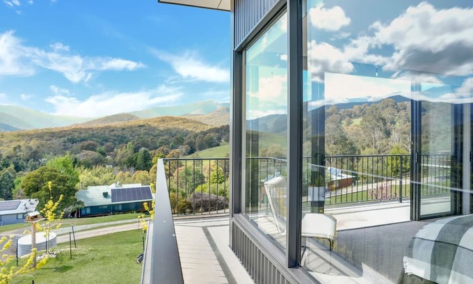 Merrijig House | Tanderra 180 - Meaning "Resting Place" - Sleeps 12