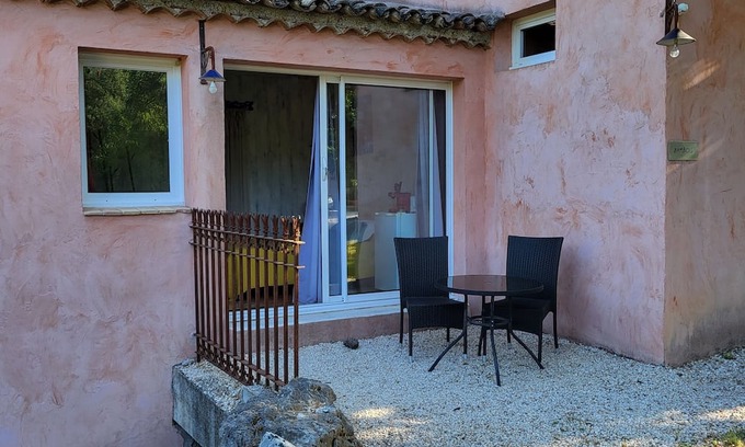 Vagnas Bed & Breakfast | Chambre BAMBOU with terrace, private entrance, swimming pool and parking lot