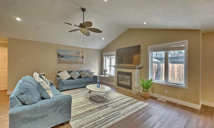 Grand Bend House | Walk to Grand Bend Main Beach | Sleeps 8 | Family Friendly | Heart of Grand Bend