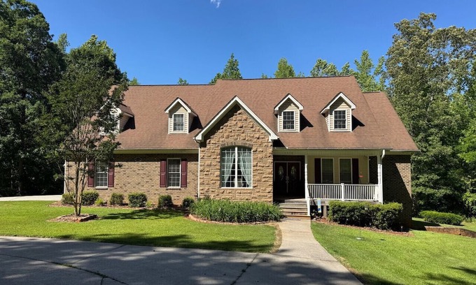 Trinity House | Spacious & Pristine 5 Bedroom 4 Bath Home on 5 Acres