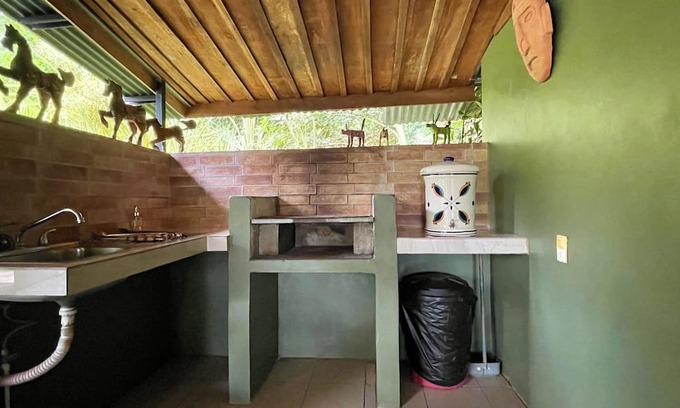 Las Horquetas Cottage | Linda cabaña rústica en Sarapiqui de Heredia con piscina y wifi