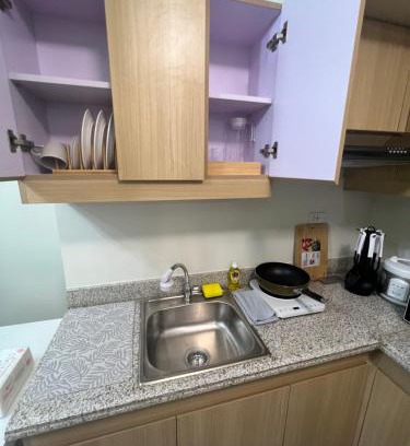 Kapitolyo Apartment | Near Bgc Makati Ortigas 1Br Wi-Fi Netflix balcony