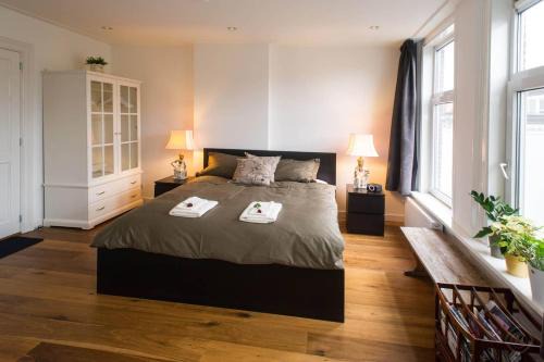 Da Costabuurt Apartment | Stunning Amsterdam Center 4 Bedroom, 3 Bathroom Apartment w/ Terrace & Balconies, Sleeps 6, Ref. AMS