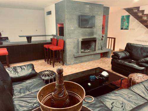 Immouzer House | VILLA 4 CHAMBRES ll Vue Sur Montagne ll Ifrane Imouzzer
